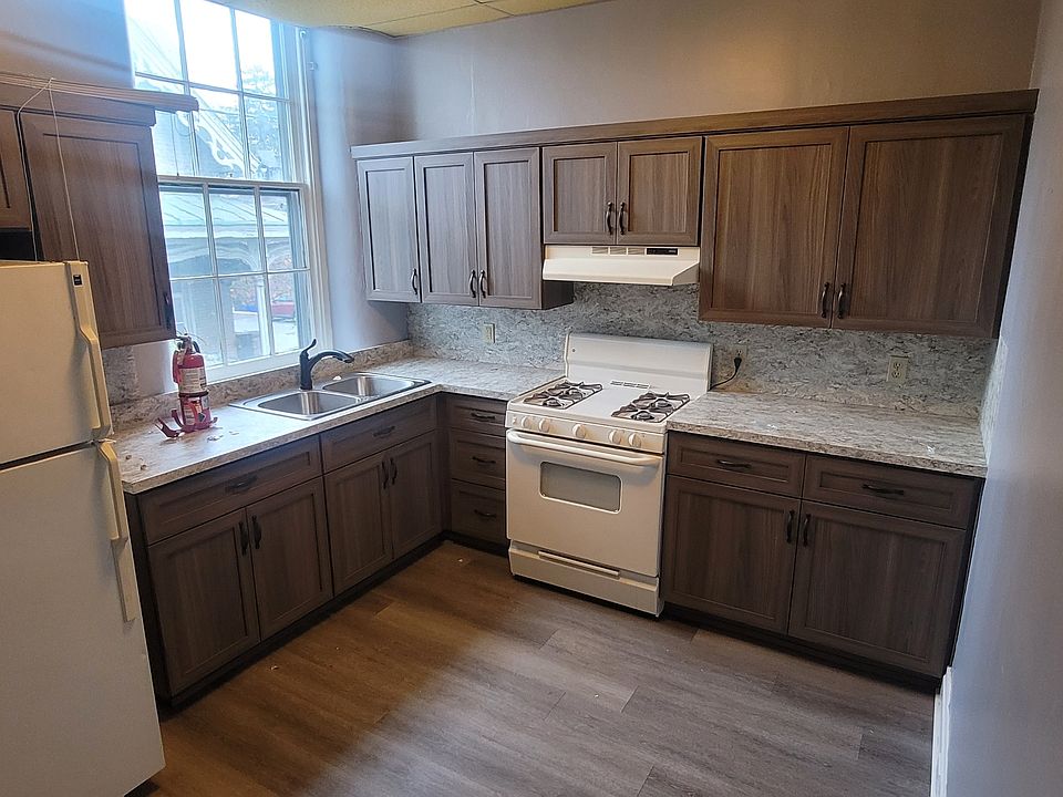 1st image of 175 E High St