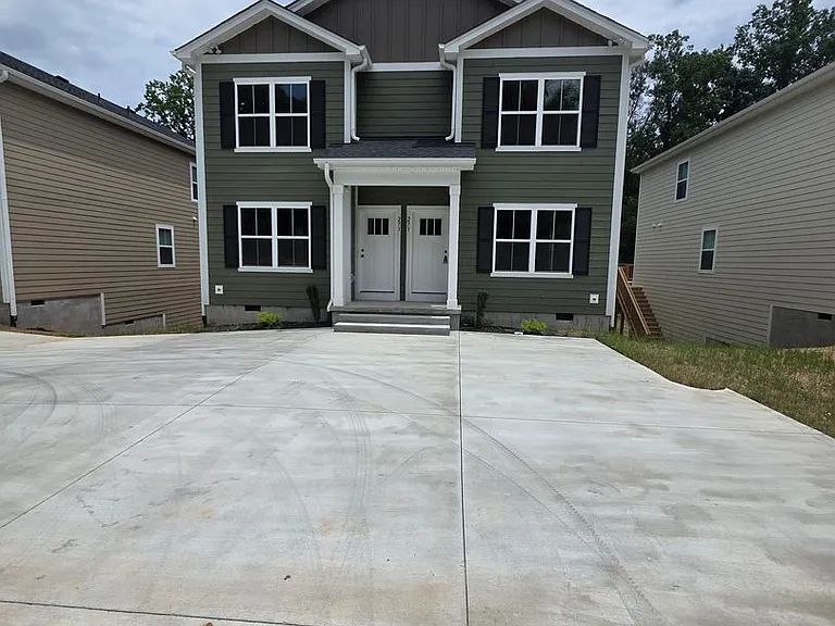 271 Vanderbilt Rd — Photo 1