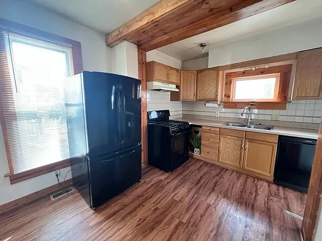 Kitchen w/ Character!