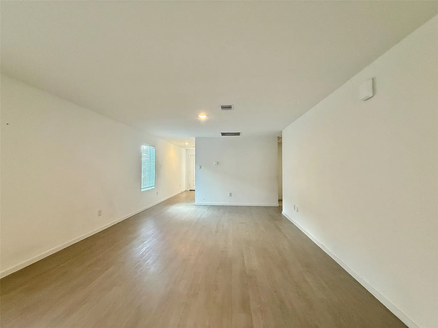 3 bed, 2.0 bath, 1470 sqft, $1,950 — Photo 4