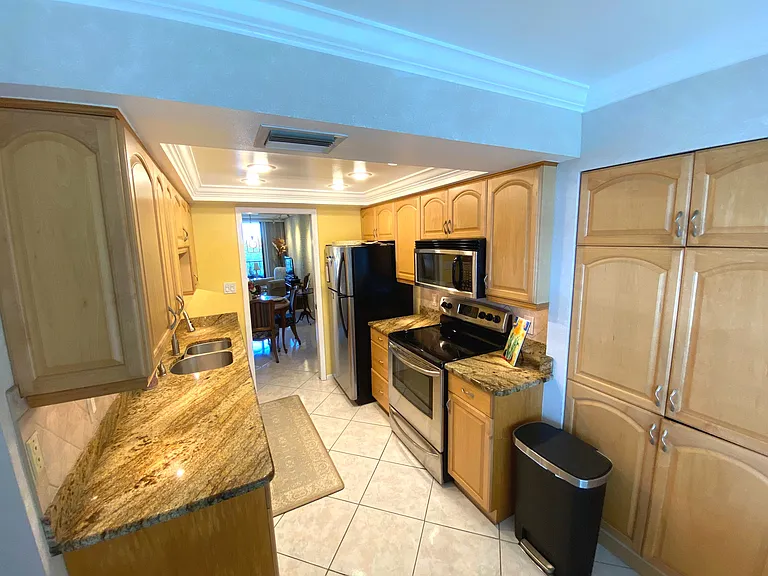 1328 Pasadena Ave S — Photo 8