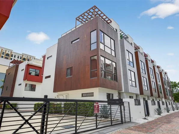 134 8th St N, Saint Petersburg, FL 33701