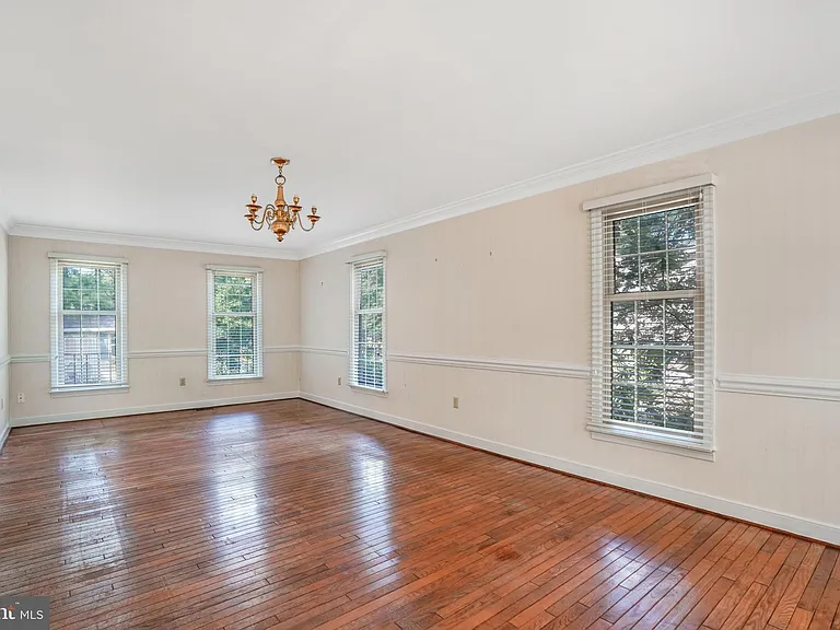 629 Lancaster St — Photo 22