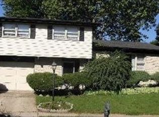 899 Sunrise Ct, Elgin, IL 60123