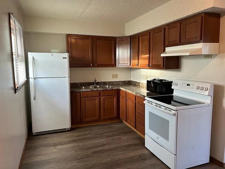 3528 Bridge Ave — Photo 2