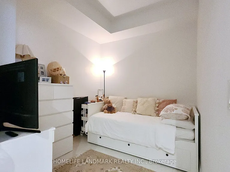 19 Western Battery Rd #703 — Photo 8