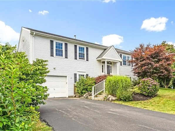 39 President Dr, Narragansett, RI 02882