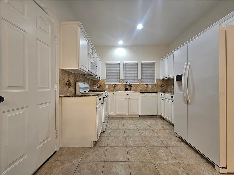 35 S Avonlea Cir — Photo 10