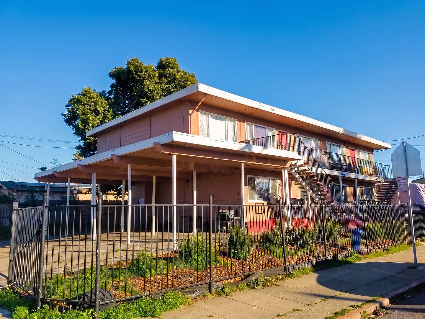 10100 Walnut St — Photo 1