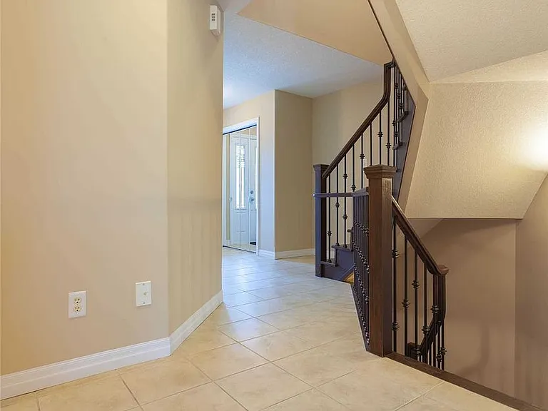 523 Windflower Cres — Photo 5