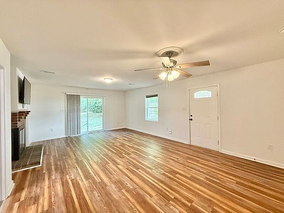 3rd image of 242 Pecan Rd