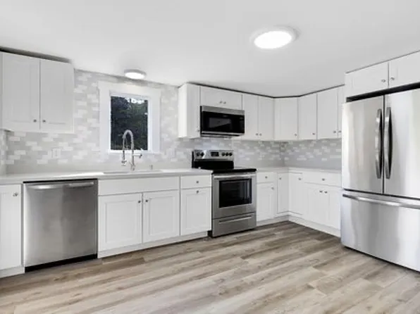128 Cony Rd, Augusta, ME 04330