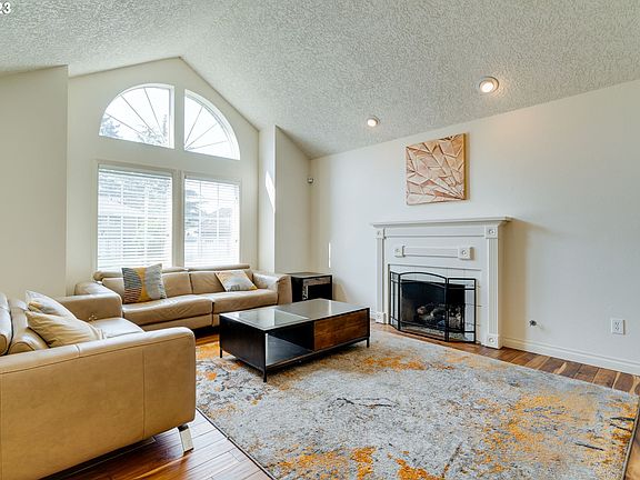 3rd image of 16506 SE Fisher Dr
