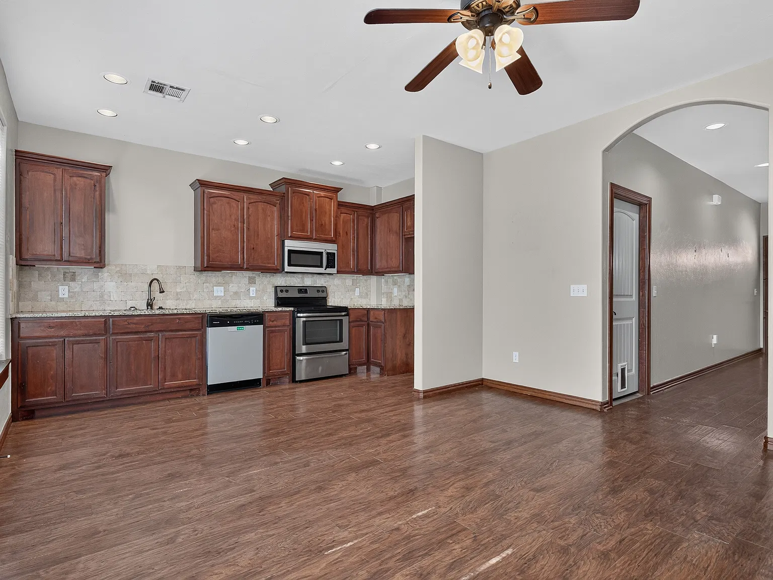 2 bed, 2.5 bath, 1200 sqft, $1,225 — Photo 4