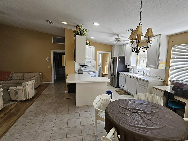7960 SE Peppercorn Ct — Photo 6