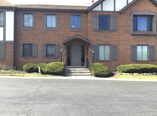 97 Parliament Dr E #103, Palos Heights, IL 60463