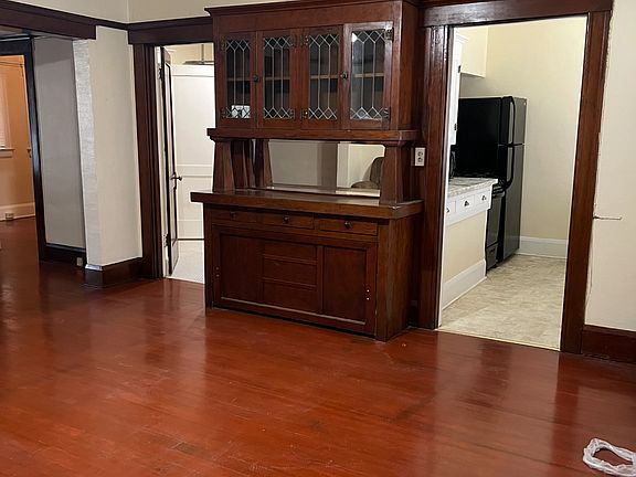 3rd image of 1927 D St #4