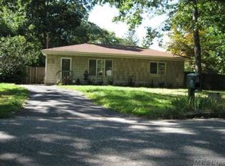 2 Babylon St, Mastic, NY 11950