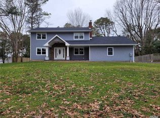 79 Old Brook Rd, Dix Hills, NY 11746