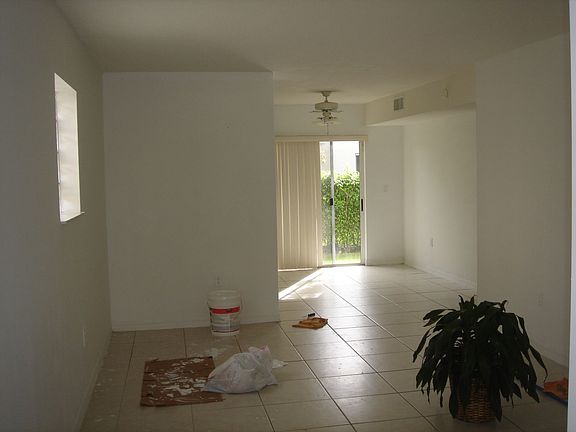 4th image of 1260 SE 28th Ct Unit 106