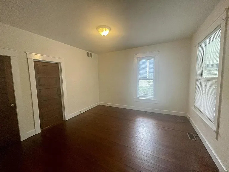 211 E 2nd St — Photo 5