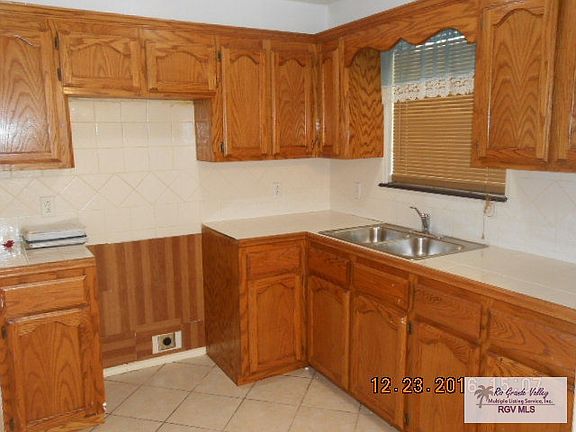4th image of 3066 Valletta St