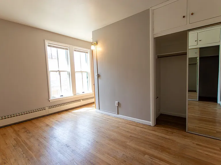 130 College NE — Photo 13