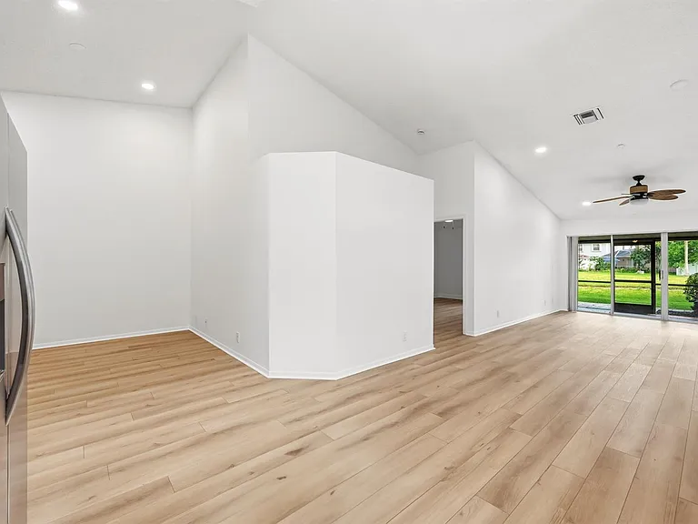 7618 Pinewalk Dr S #132 — Photo 22