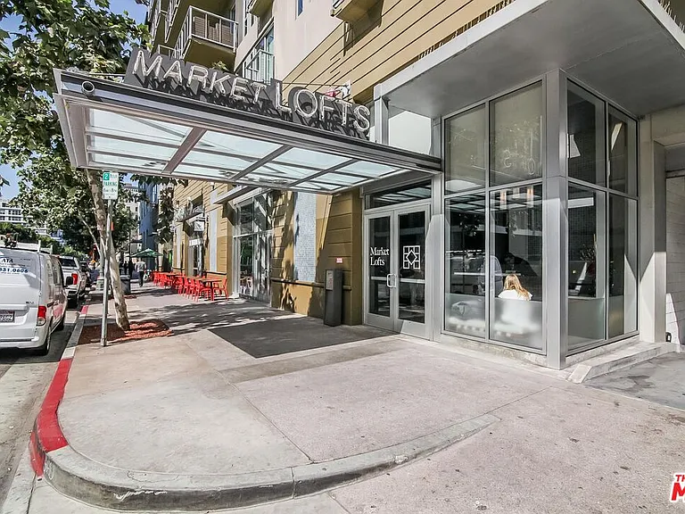 645 W 9th St #609 — Photo 39