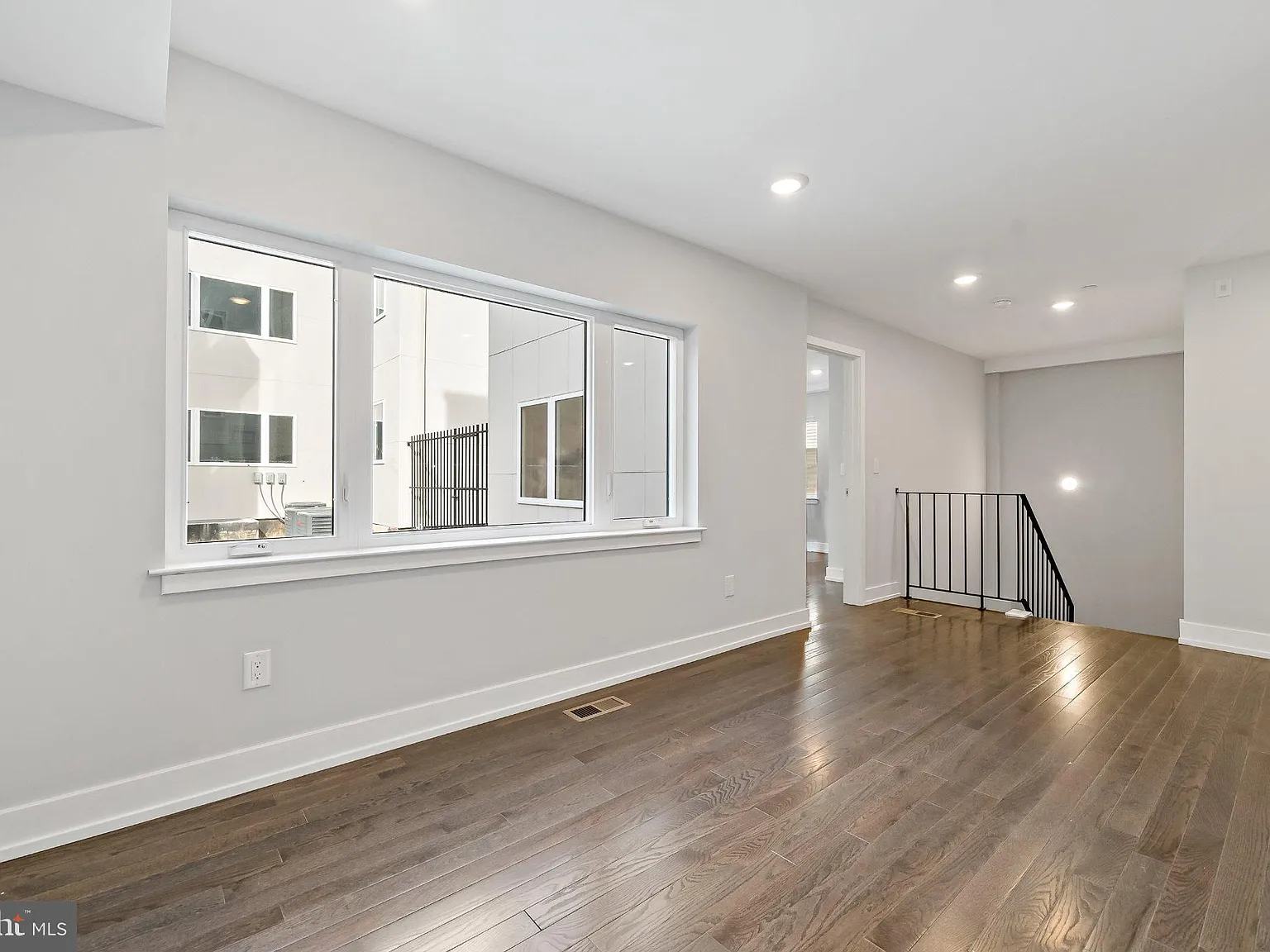 2 bed, 2.0 bath, 950 sqft, $2,100 — Photo 4