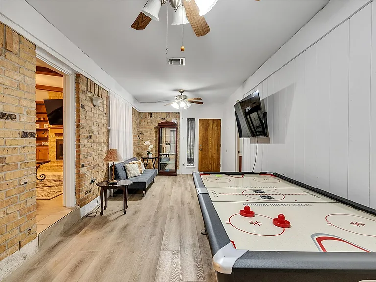 4002 Thistledown Dr — Photo 17