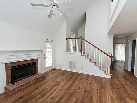 4th image of 104 N River Hills Dr