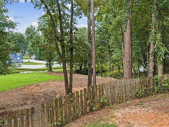 4th image of 85 Woodstream Dr