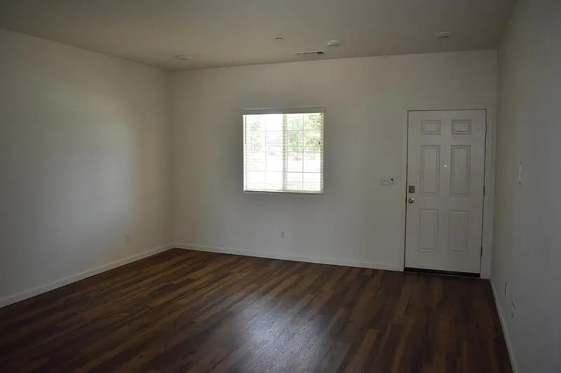 4 bed, 2.5 bath, 2244 sqft, $2,300 — Photo 4