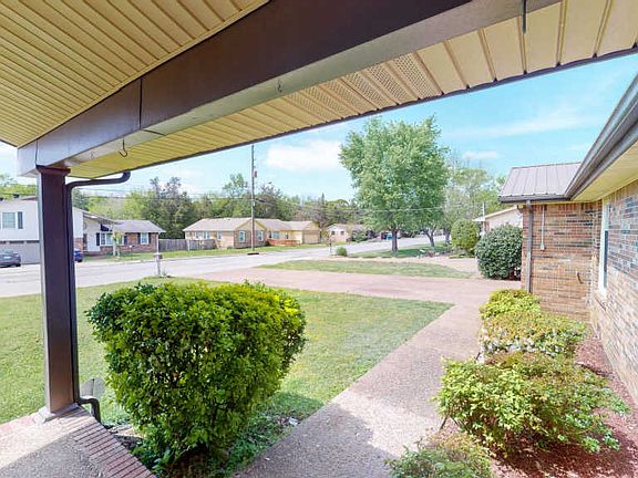 3rd image of 636 Lake Terrace Dr