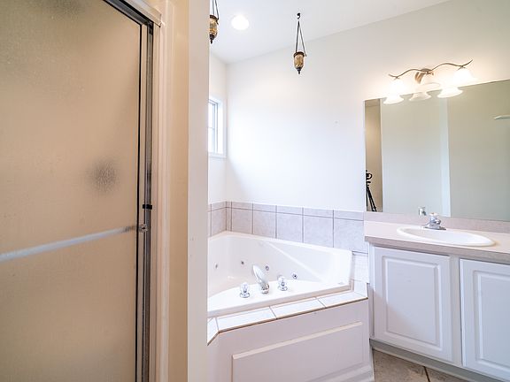 3rd image of 993 Mimosa Dr