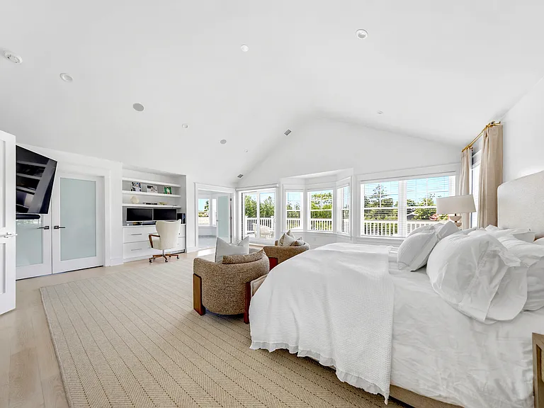 13 Beach Ln — Photo 8