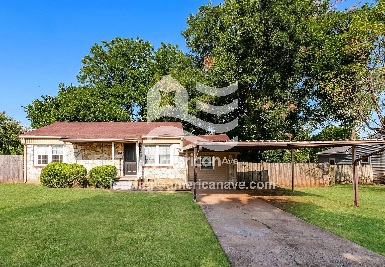 3 bed, 1.5 bath, 1296 sqft, $1,072 — Photo 2