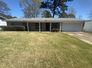 2242 Castle Hill Dr, Jackson, MS 39204