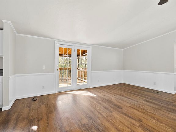4th image of 204 Sarrar St