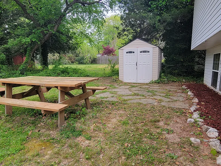 1147 Skyway Dr — Photo 16