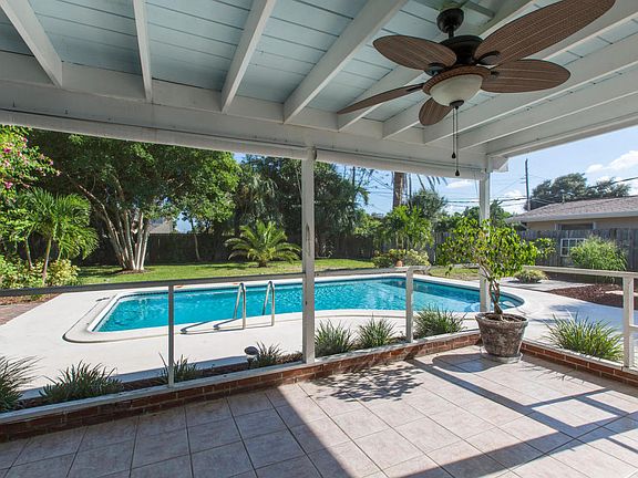 4th image of 1125 Seminole Dr
