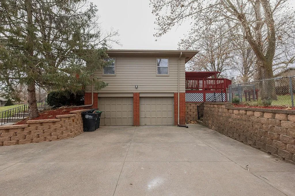 3 bed, 1612 sqft, $2,350 — Photo 2