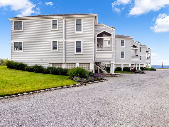 2nd image of 580 Dune Rd #5