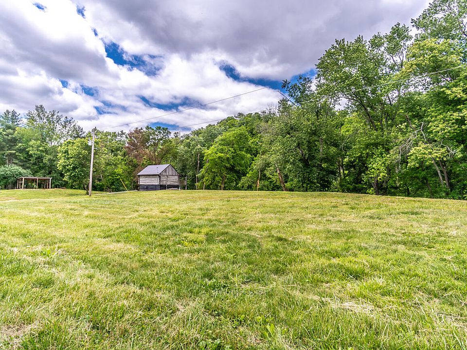 31st image of 2915 College Hill Rd