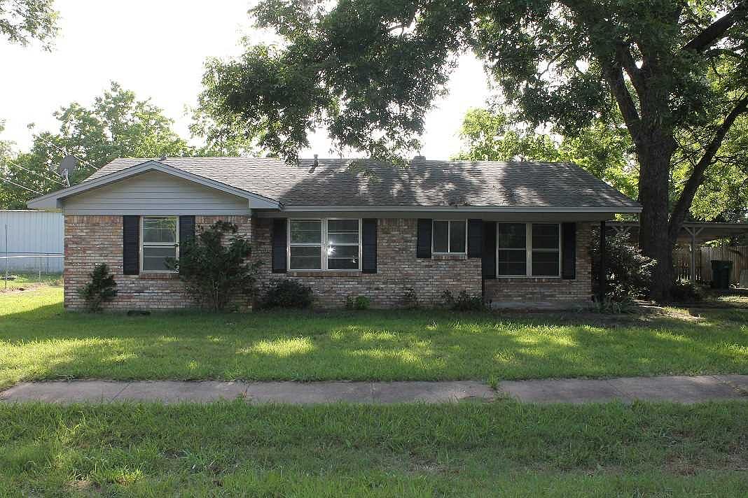 121 N 1st St, Deport, TX 75435 Zillow
