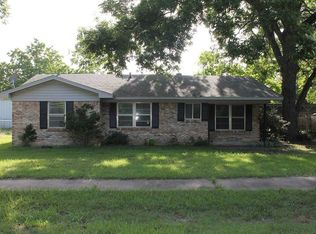121 N 1st St, Deport, TX 75435