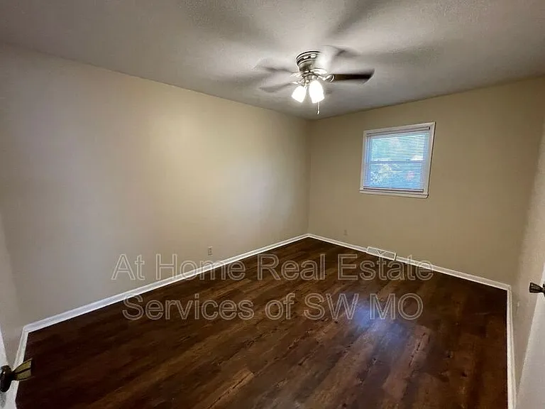 331 E Wayland St — Photo 7