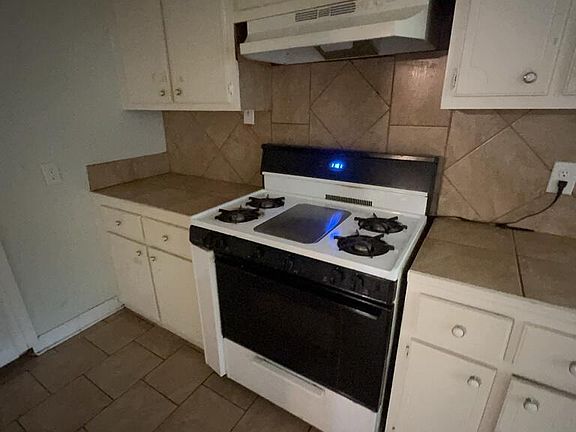 3rd image of 3752 Bishop Ave