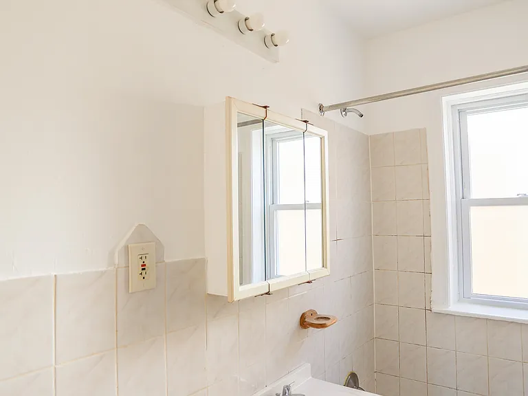 5929 N Northwest Hwy #3B — Photo 8